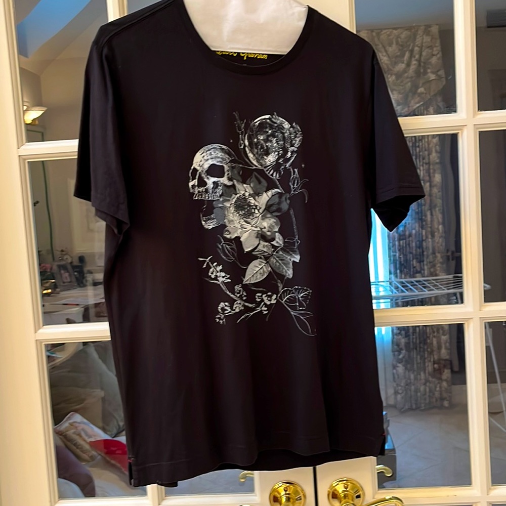 Black Robert Graham T Shirt with skull graphic, excellent condition